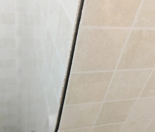 景东瓷砖空鼓维修公司分享阳台瓷砖脱落的修复过程可以分为以下几个步骤
