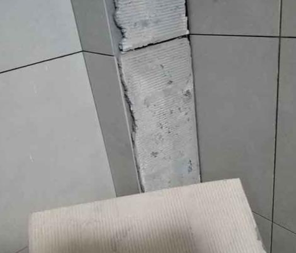 景东瓷砖空鼓维修公司分享下厨房瓷砖脱落的补救措施。